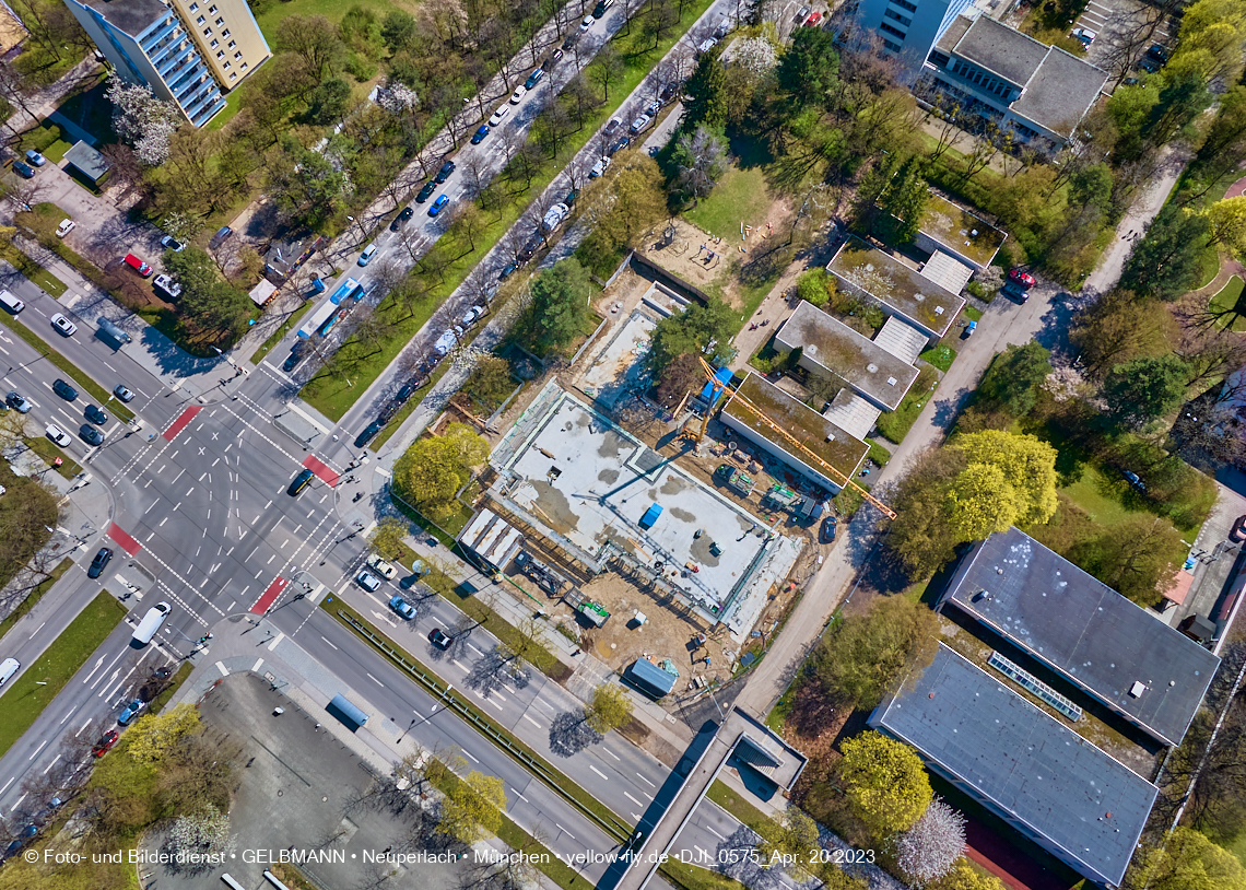 21.04.2023 - Luft- und Ebenenfotos vom Haus für Kinder in der Quiddestraße in Neuperlach